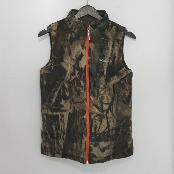 COLUMBIA REVERSIBLE CAMO PUFFER VEST, Boy's Size: 14/16, $40 - Picture 4 of 12